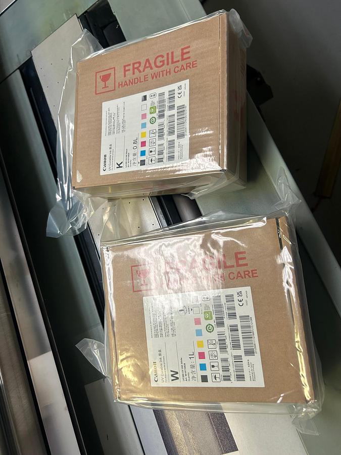 Used Oce Arizona 550 XT + WIO Wide Format UV Flatbed Printer with Roller Attachement (2011)