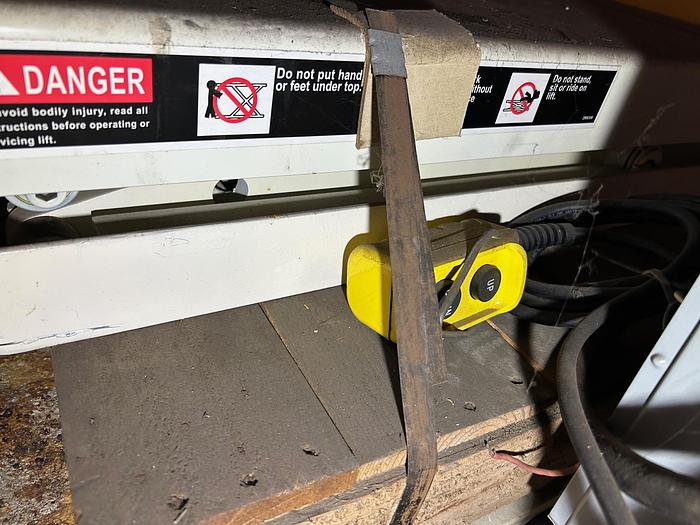 Used 4000lb. Capacity 4' x 2' Southworth Lift Table