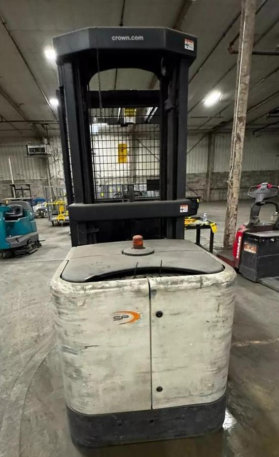 Used 3000 Lb Crown Lift SP 3500 Series Order Picker Electric Type Lift