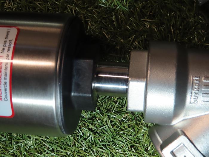 Used Burkert 8801 2100 A 5/4. PTFE SS G1 1/4 Valves