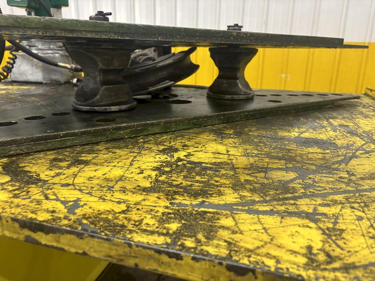 Used GREENLEE HYDRAULIC BENDER W/ TABLE, Model: 1113007420