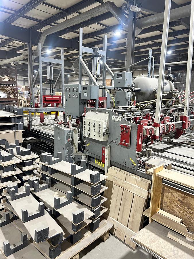 Used Woodpecker Pallet Nailing Machine