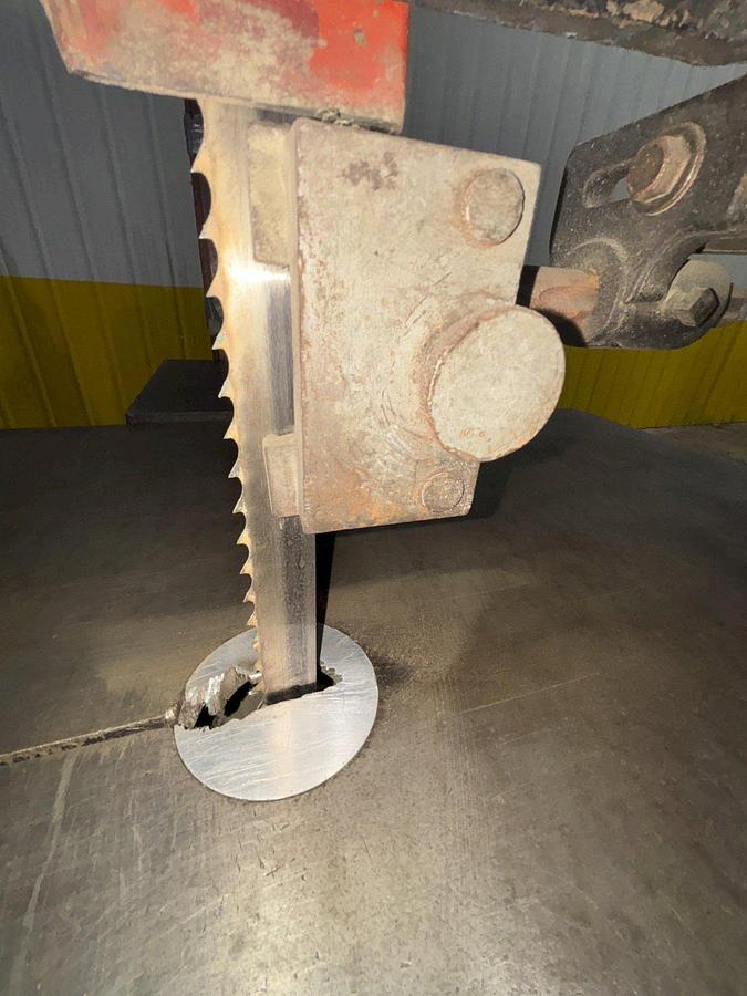Used 35.5" x 20" TANNEWITZ MODEL #GH VERTICAL BAND SAW