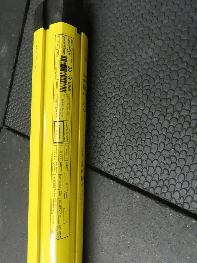 Used Sick XC40E-1203A0A0CBC0 & Sick XC40S-1203A0A00BA0 Light Curtains C4000