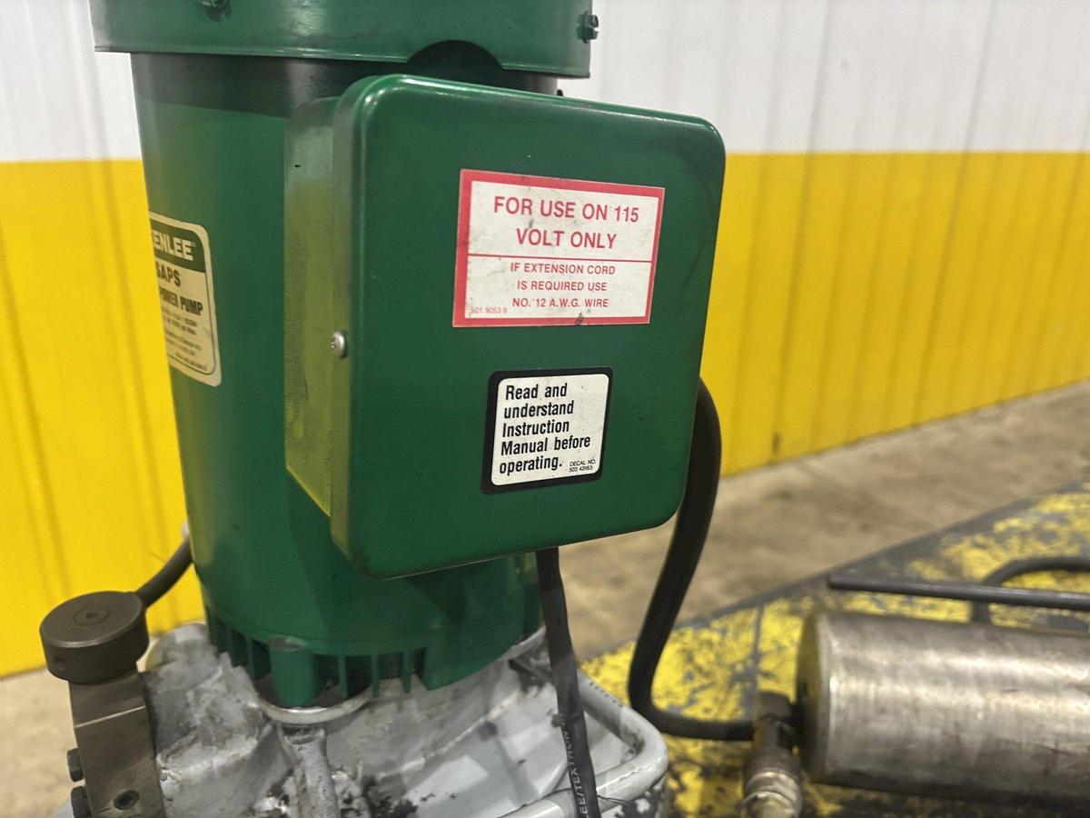 Used GREENLEE HYDRAULIC BENDER W/ TABLE, Model: 1113007420