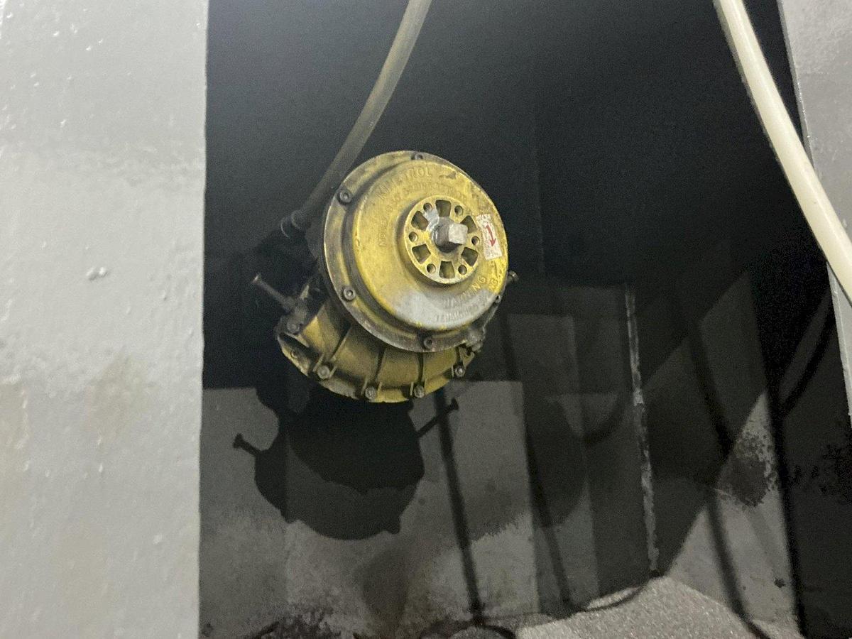 Used 5 CU FT X 15 HP WHEELABRATOR TUMBLAST RUBBER BELT SHOT BLAST CABINET