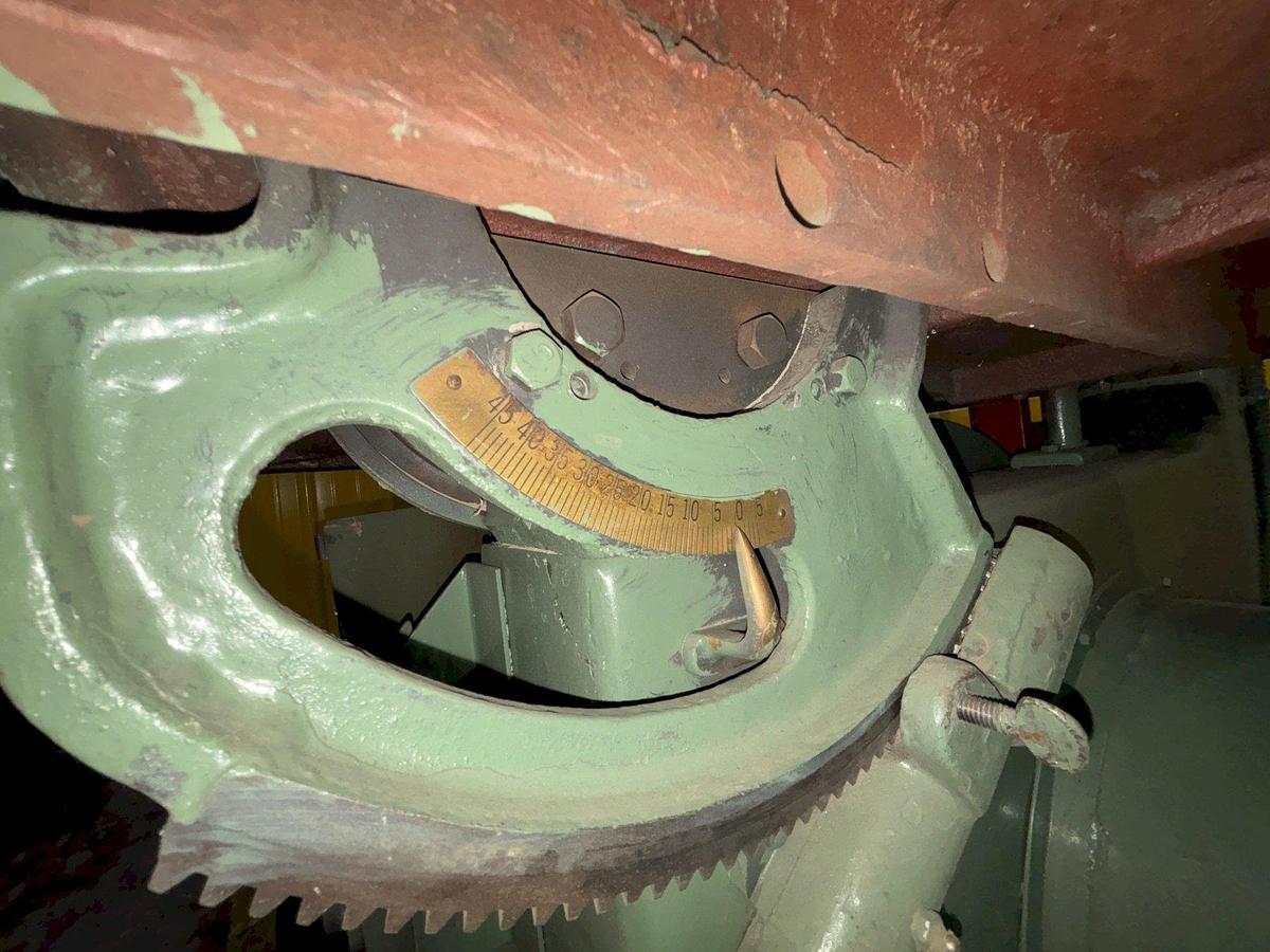 Used 35.5" x 20" TANNEWITZ MODEL #GH VERTICAL BAND SAW