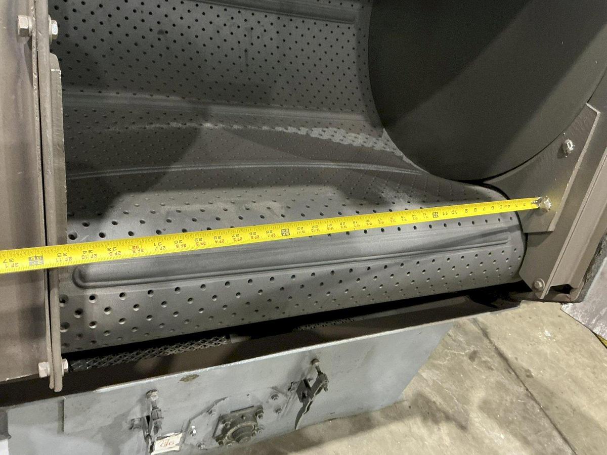 Used 5 CU FT X 15 HP WHEELABRATOR TUMBLAST RUBBER BELT SHOT BLAST CABINET