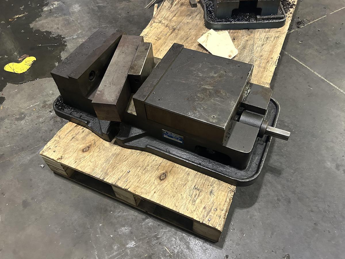 Used Kurt Machine Vise, Model: D100 