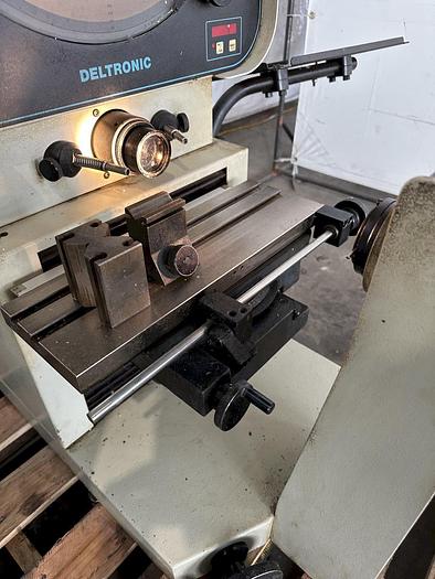 Used DELTRONIC DH214-612R OPTICAL COMPARATOR