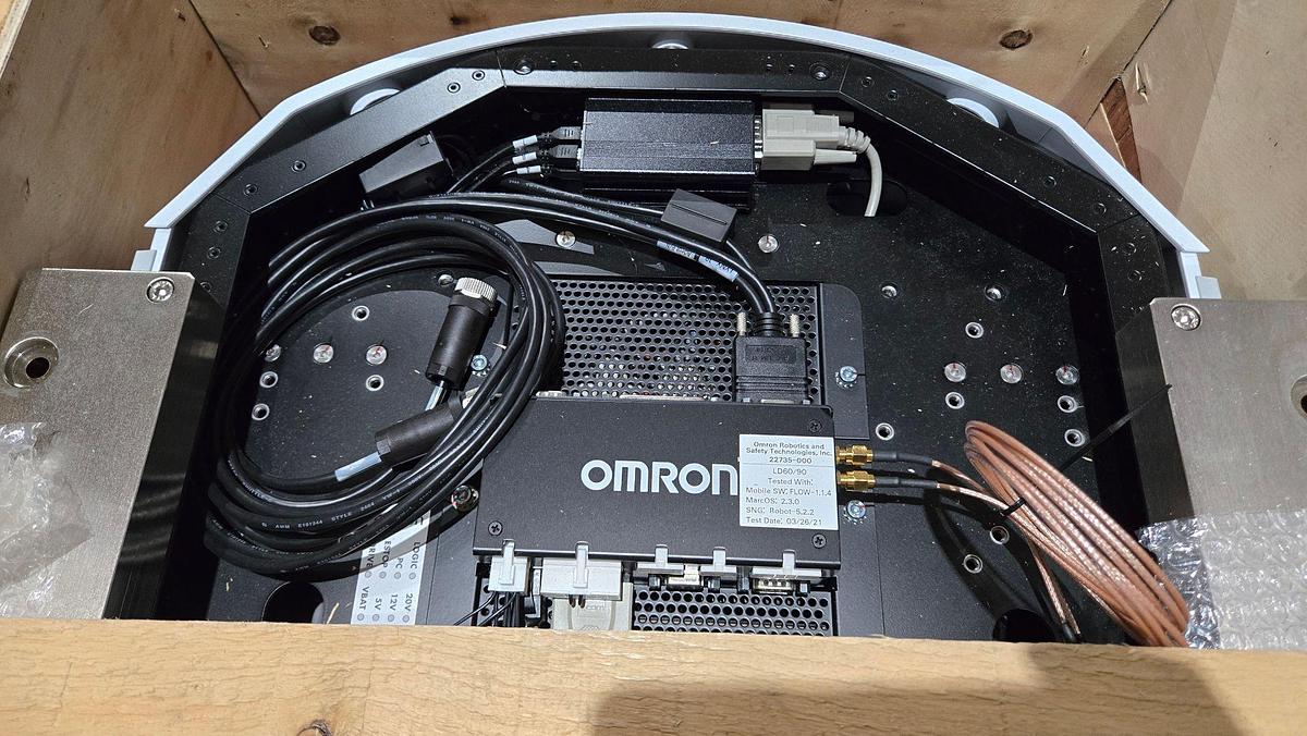 OMRON LD-90X SELF NAVIGATING AUTONOMOUS ROBOT NEW