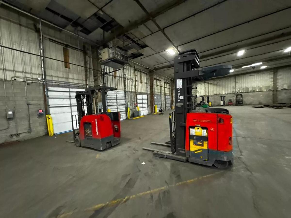 Used 3000 lb Raymond 550-OP30TT Triple Master Electric Order Picker