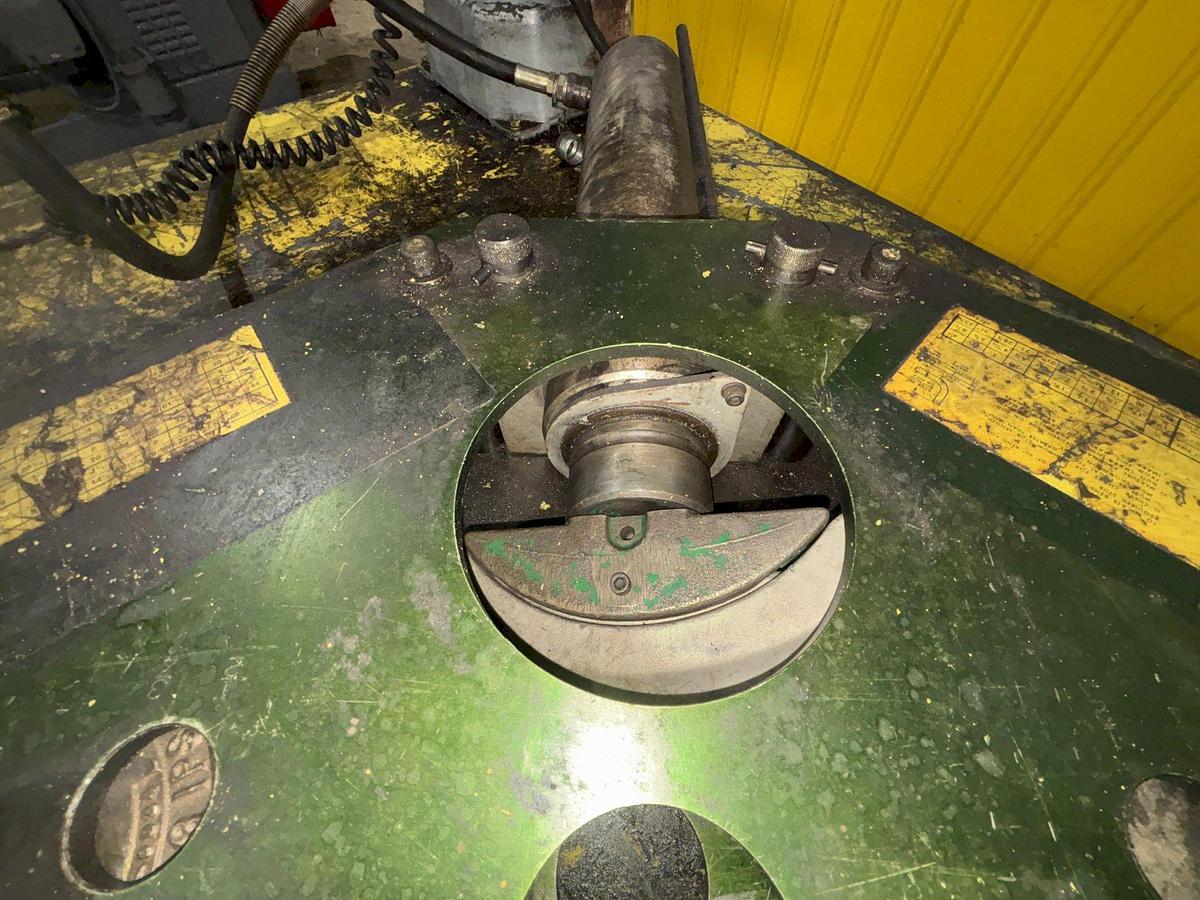 Used GREENLEE HYDRAULIC BENDER W/ TABLE, Model: 1113007420