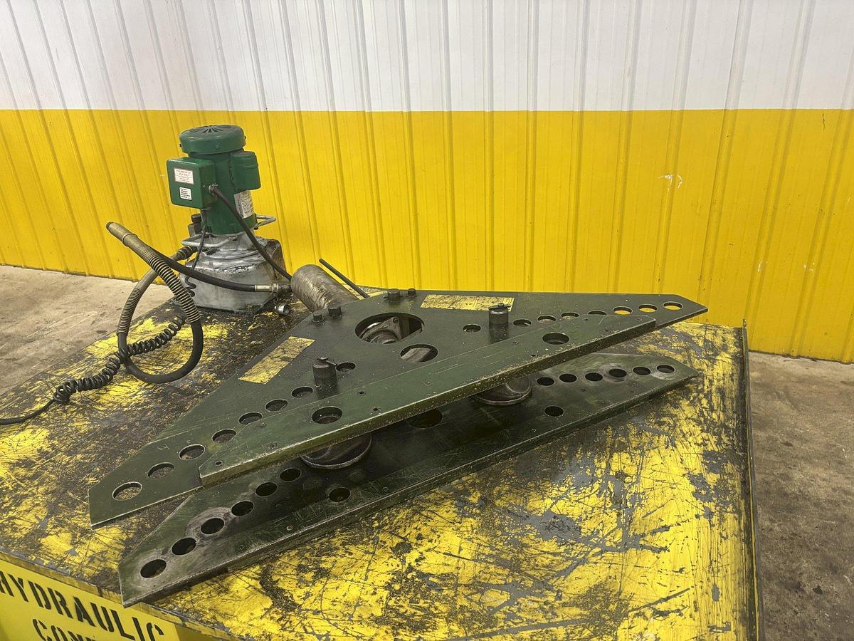 Used GREENLEE HYDRAULIC BENDER W/ TABLE, Model: 1113007420