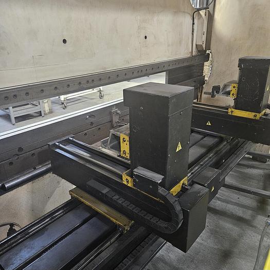 Used 175 Tons x 10' Cincinnati CNC Press Brake (1990)