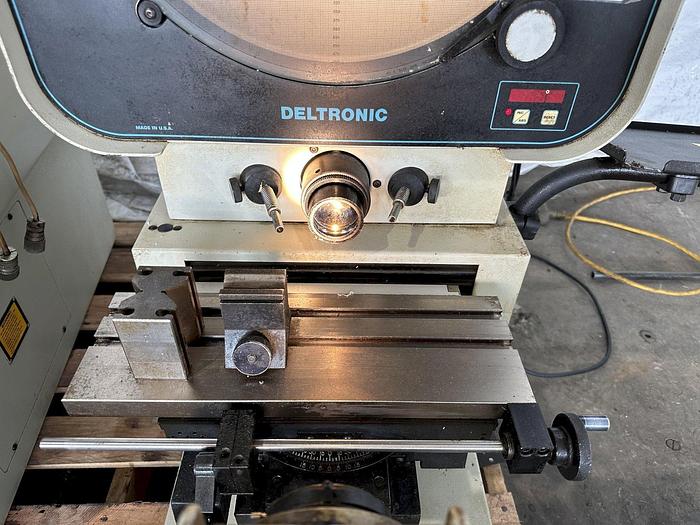 Used DELTRONIC DH214-612R OPTICAL COMPARATOR