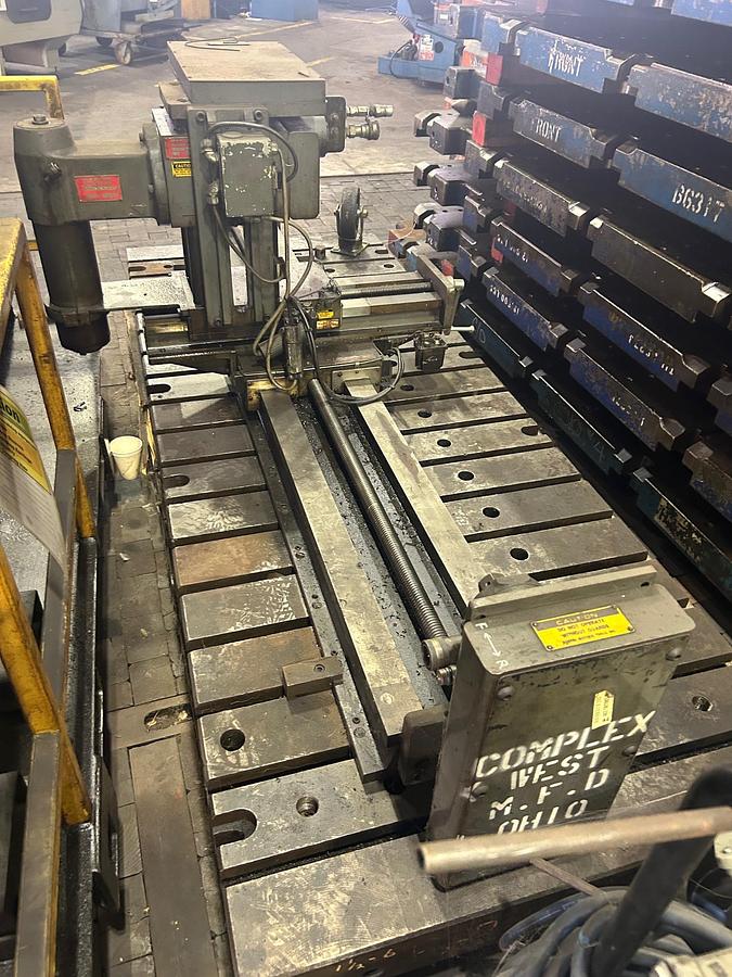 Used 40 TAPER MASTER MACHINE TOOLS PORTABLE HYDRAULIC MILL WITH CROSSLIDE & T-SLOTTED BASE TABLE: