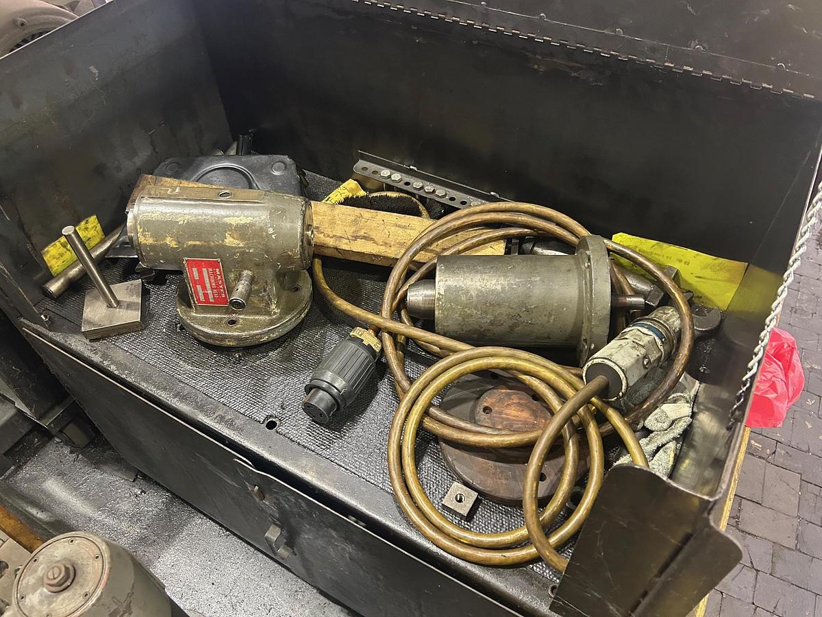 Used 40 TAPER MASTER MACHINE TOOLS PORTABLE HYDRAULIC MILL WITH CROSSLIDE & T-SLOTTED BASE TABLE: