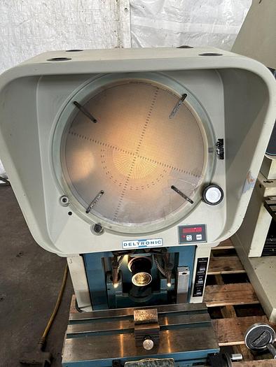 Used DELTRONIC DH14-MPC OPTICAL COMPARATOR