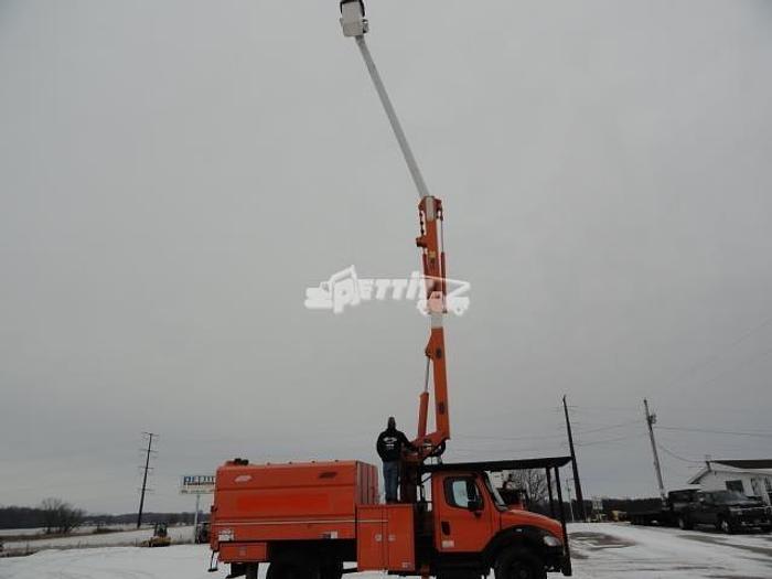 Used 2011 FREIGHTLINER BUSINESS CLASS M2 106