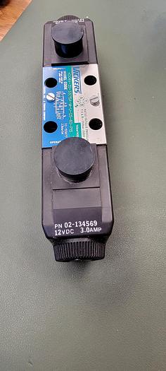 Used Vickers hydraulic valve solenoid, KDG4V-3S-33C15A-M-U-G5-60-P15 12VDC 3.0 AMP (110)