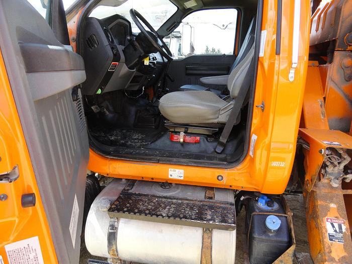Used 2011 Ford/ Altec F750 / LRV60E70