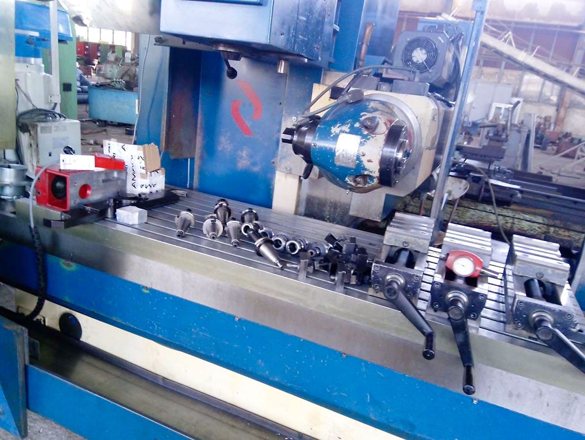 Used Lagun 1800 CNC - Universal milling machine - 1996