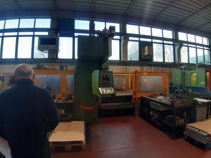 Usato Fresatrice RIVOLTA