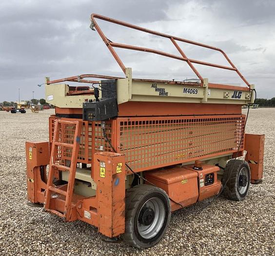 Refurbished 2012 JLG M4069