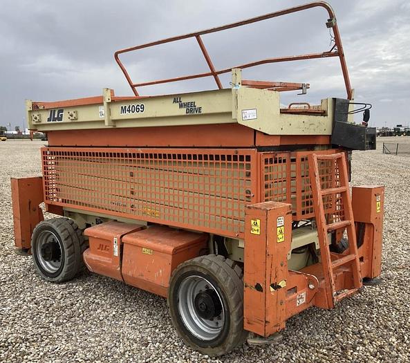 Refurbished 2012 JLG M4069