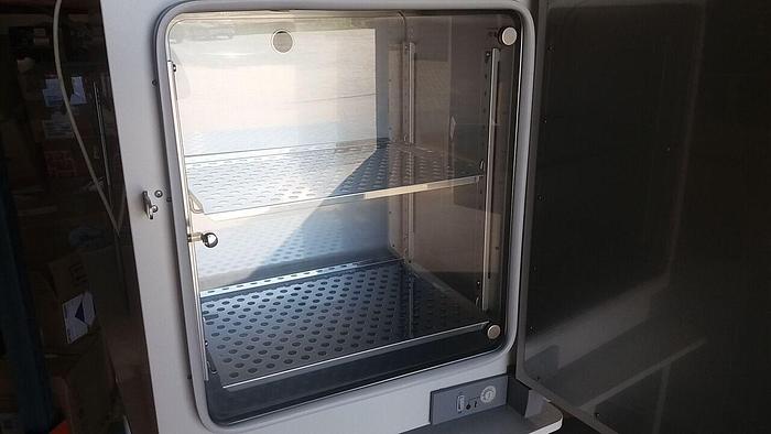 Used HERAEUS B12