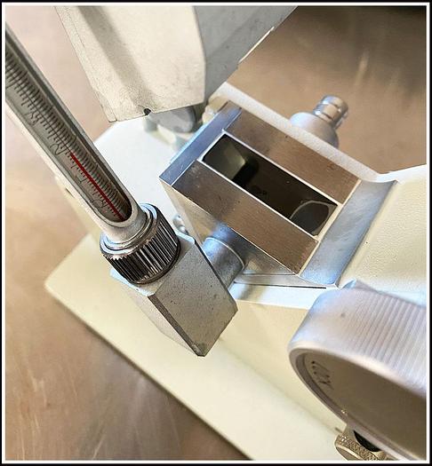 Used VEEGEE Scientific Abbe C10 Refractometer w Case & WARRANTY