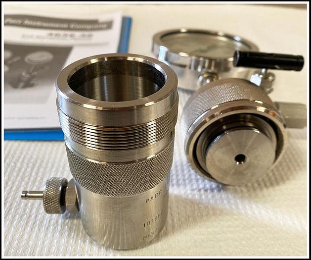 Used Parr Cell Disruption Bomb 4639 w Regulator and WARRANTY