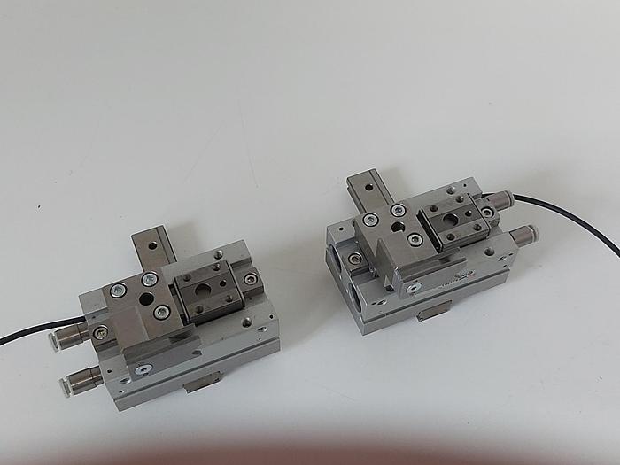 Gebraucht Flacher Pneumatik Greifer teilweise mit Greifarme, MHF2-12D1, Festo gebraucht