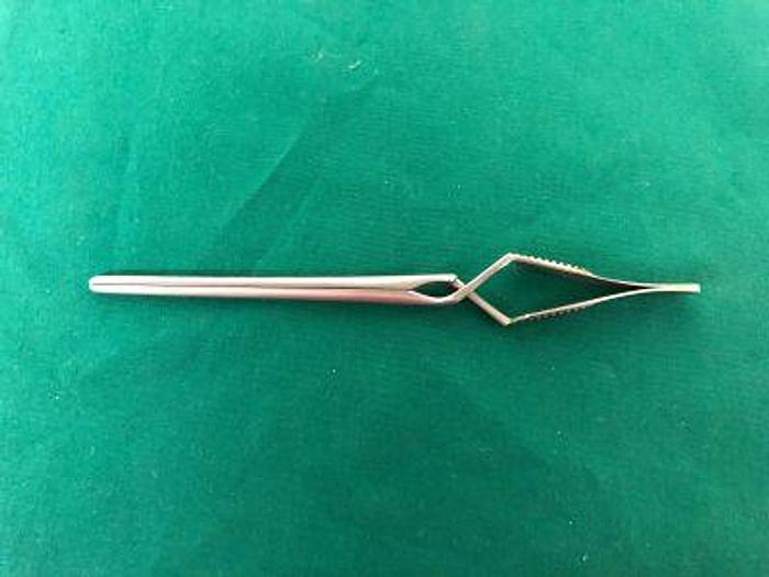 Used Clamp Atraumatic DeBakey Bulldog Straight 1 in 2 Teeth 74mm Jaw 125mm AESCULAP MG-125-04-L