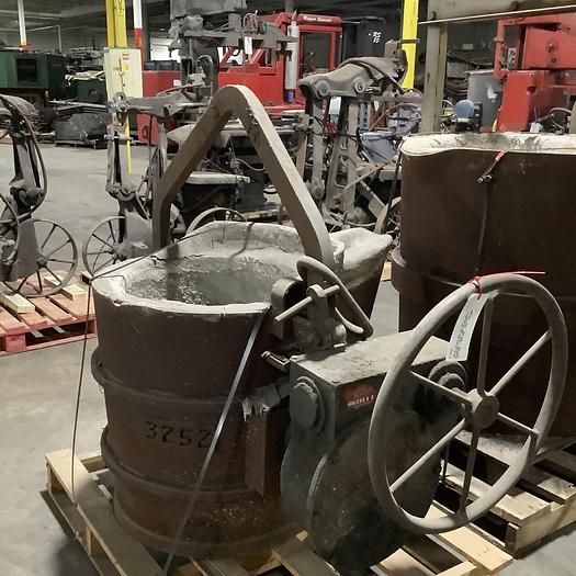 Used Industrial Equipment C.O. LIP POUR LADLE