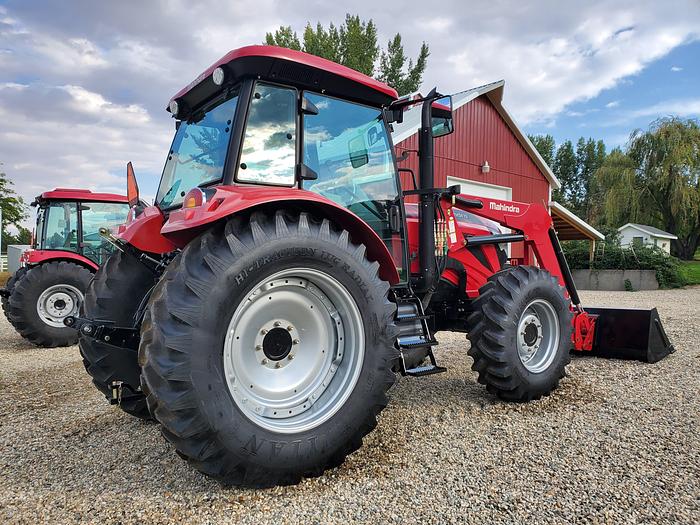125 hp Mahindra 9125S Tractor w/ Loader ** 4 hrs - Never Used **