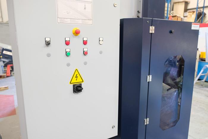 UZMA B Series synchro CNC press brakes b model 3 Axis CNC control