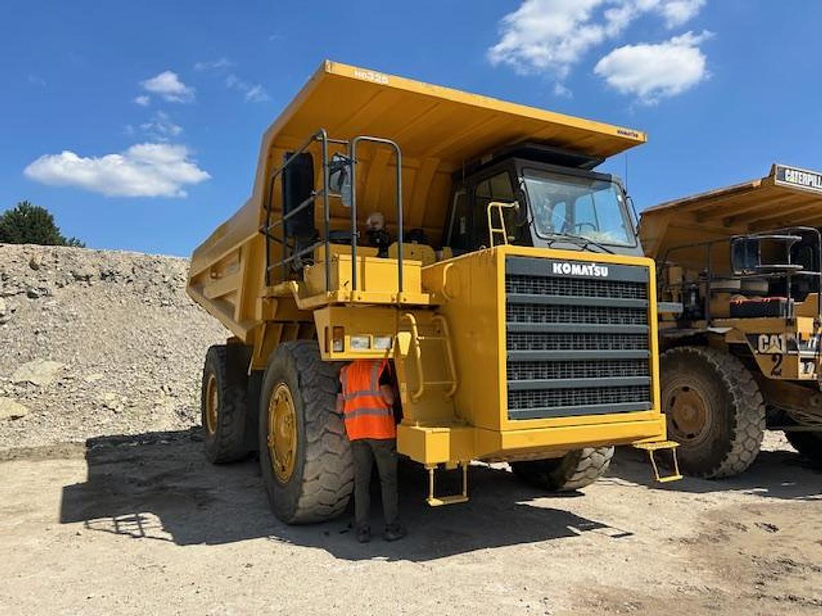 Used 2002 Komatsu HD325-6KE