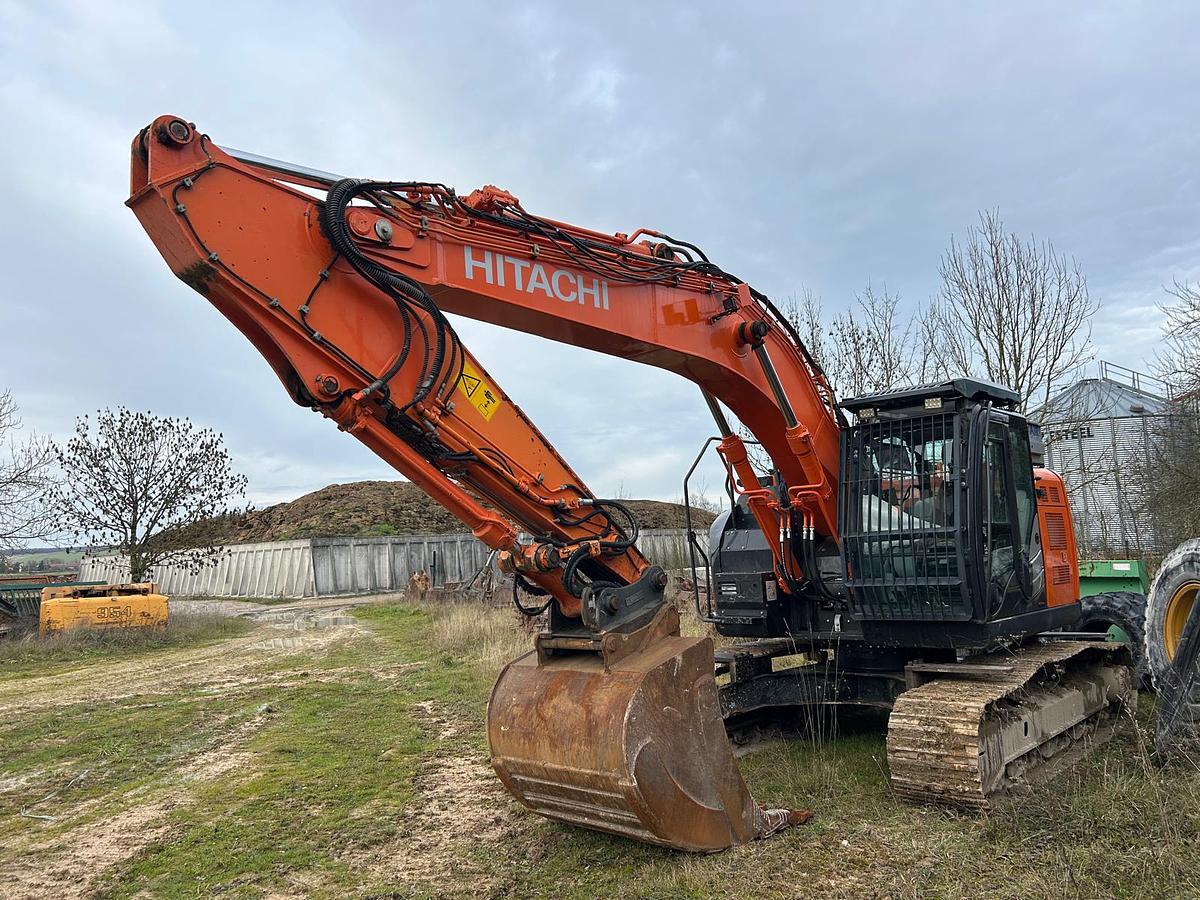 Used 2018 Hitachi ZX225USLC-6