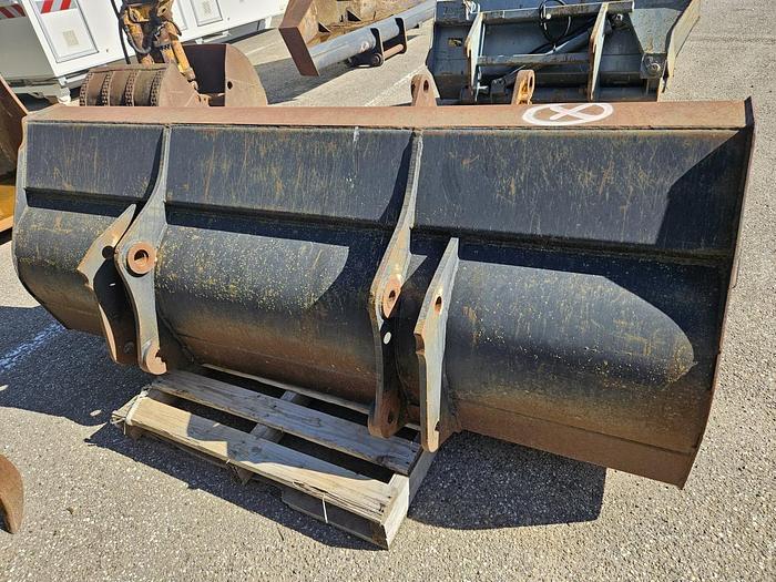 D'occasion Godet de chargeur sur tractopelle CAT 428d montage classique largeur 235cm
