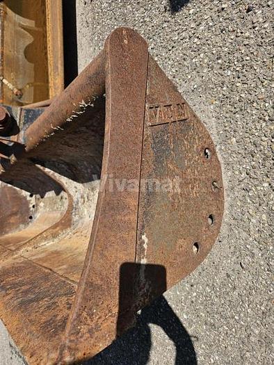 D'occasion Godet de curage sur tractopelle CAT 428d en montage classique largeur 150cm