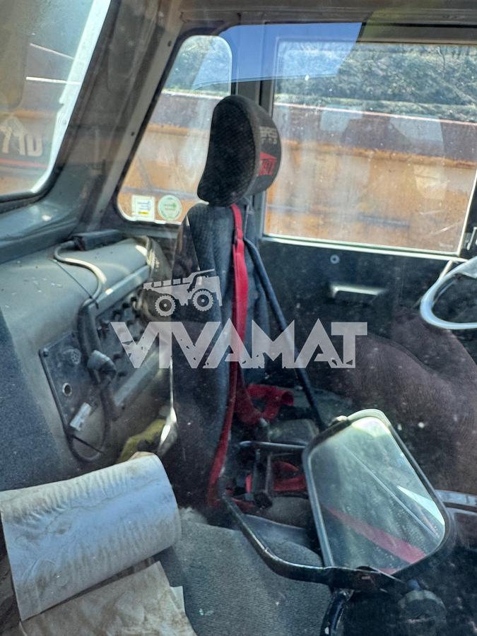 Used CATERPILLAR 769D