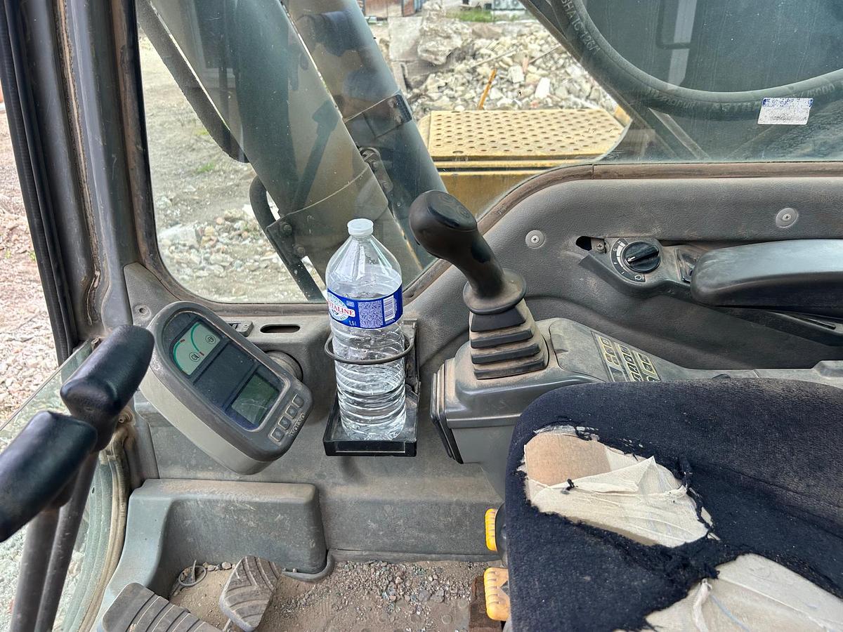 Used 2006 Komatsu ec240B NLC