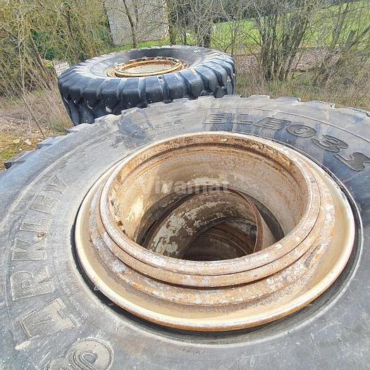 D'occasion 2 jantes TEREX 35 12 trous avec pneus BARKLEY 18.00R25