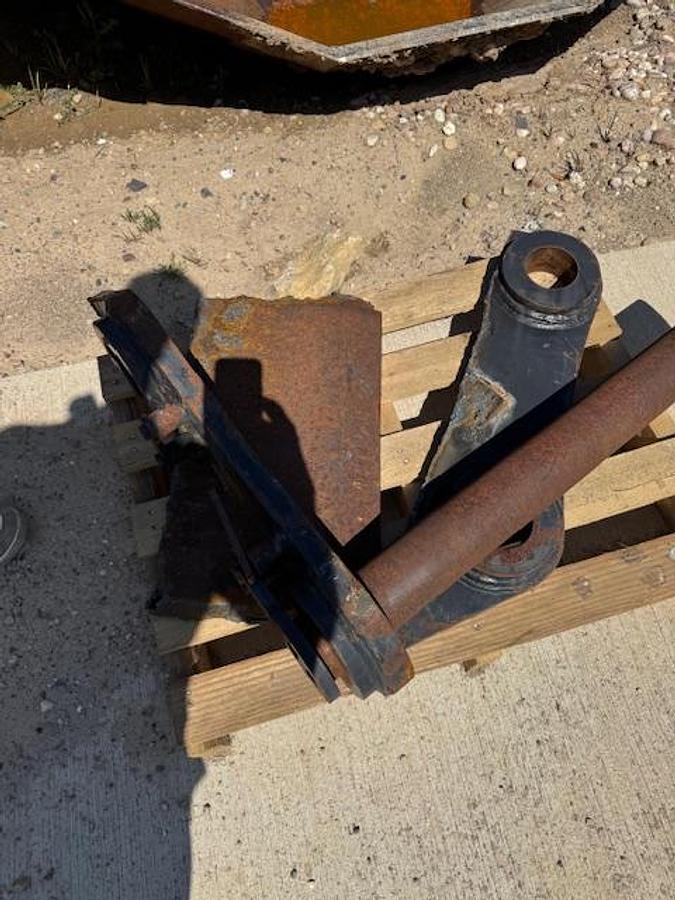D'occasion Attache SW66 découpée sur godet