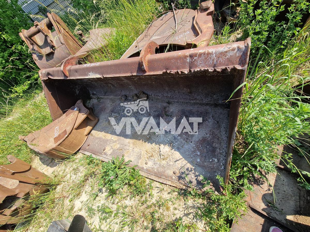 D'occasion Godet de chargeur Volvo de largeur 230cm