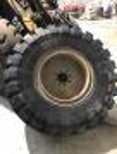 Pneu neuf  MICHELIN 17,5 R 25 Xmine D2 sur jante 8 trous