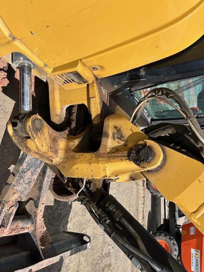 Used 2015 Caterpillar 305.5E2