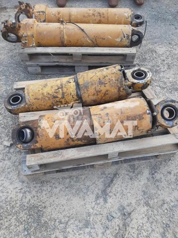 D'occasion CATERPILLAR 773B VERRIN DE BENNE CATERPILLAR 773B VERRIN DE BENNE